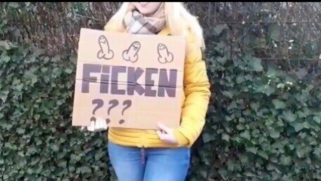 Studentin fragt einen Fremden ob er sie Ficken will